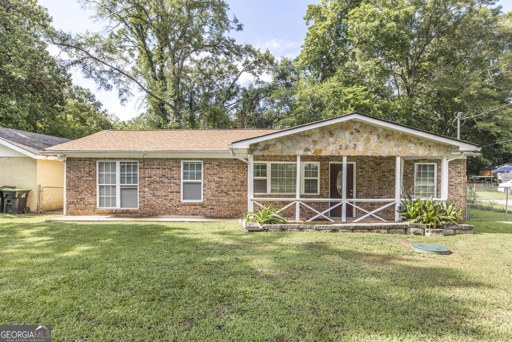 a view of a house with a yard