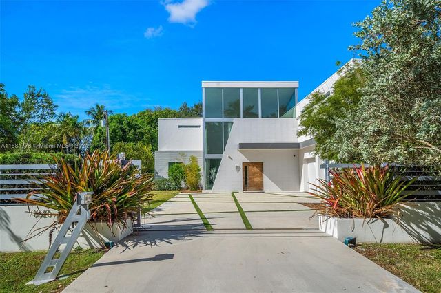 $3,995,000 | 10620 Southwest 74th Avenue | Pinecrest