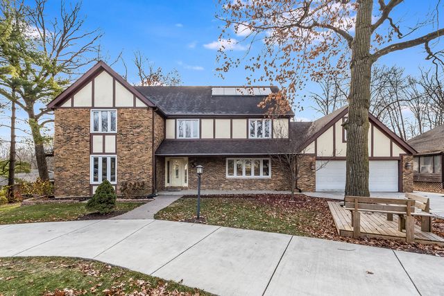 $475,000 | 205 Oak Drive | Shorewood