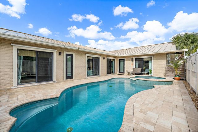 $465,000 | 5378 Eagle Lake Drive | Palm Beach Gardens