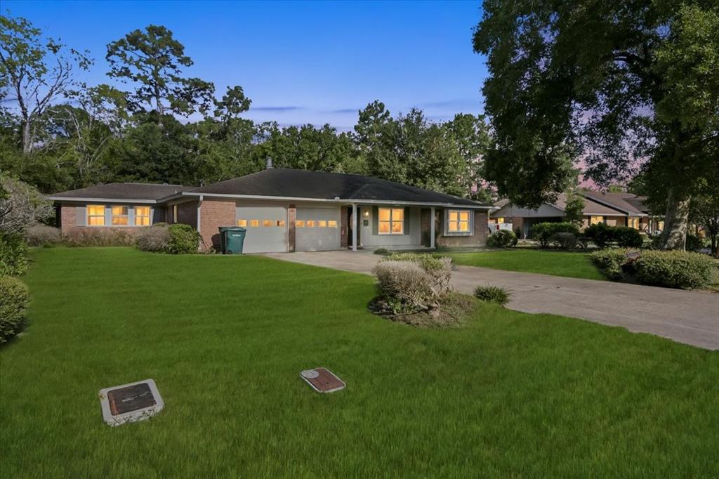 a view of a house with a backyard