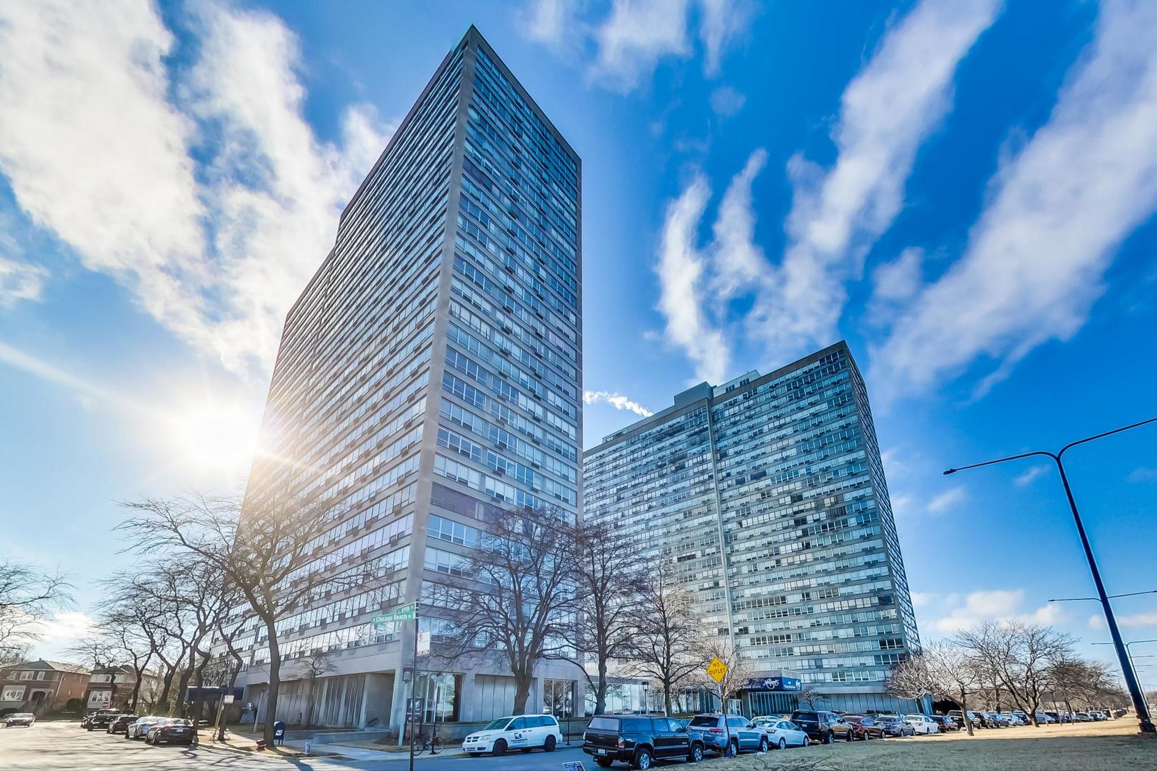 a building view with outdoor space