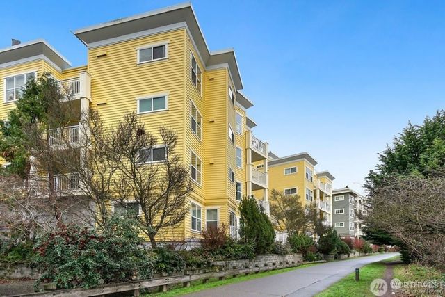 $725,000 | 2901 Northeast Blakeley Street, Unit 312 | Ravenna