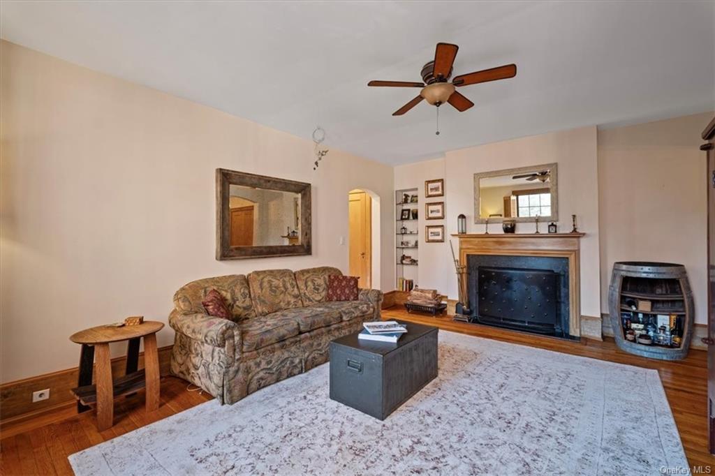 Spacious living room w/ working wood burning fireplace.