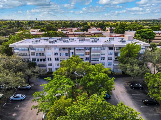 $179,900 | 6600 Cypress Road, Unit 203 | Plantation Drive