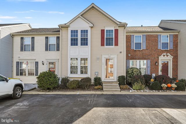 $323,200 | 17 East Christina Place | Barrett Run