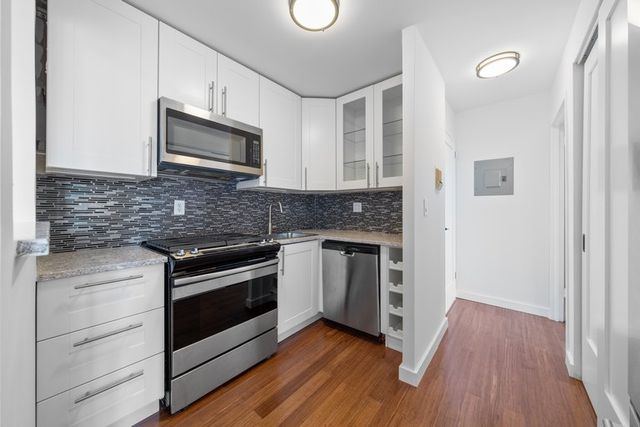 $729,000 | 353 East 72nd Street, Unit 20B | Lenox Hill