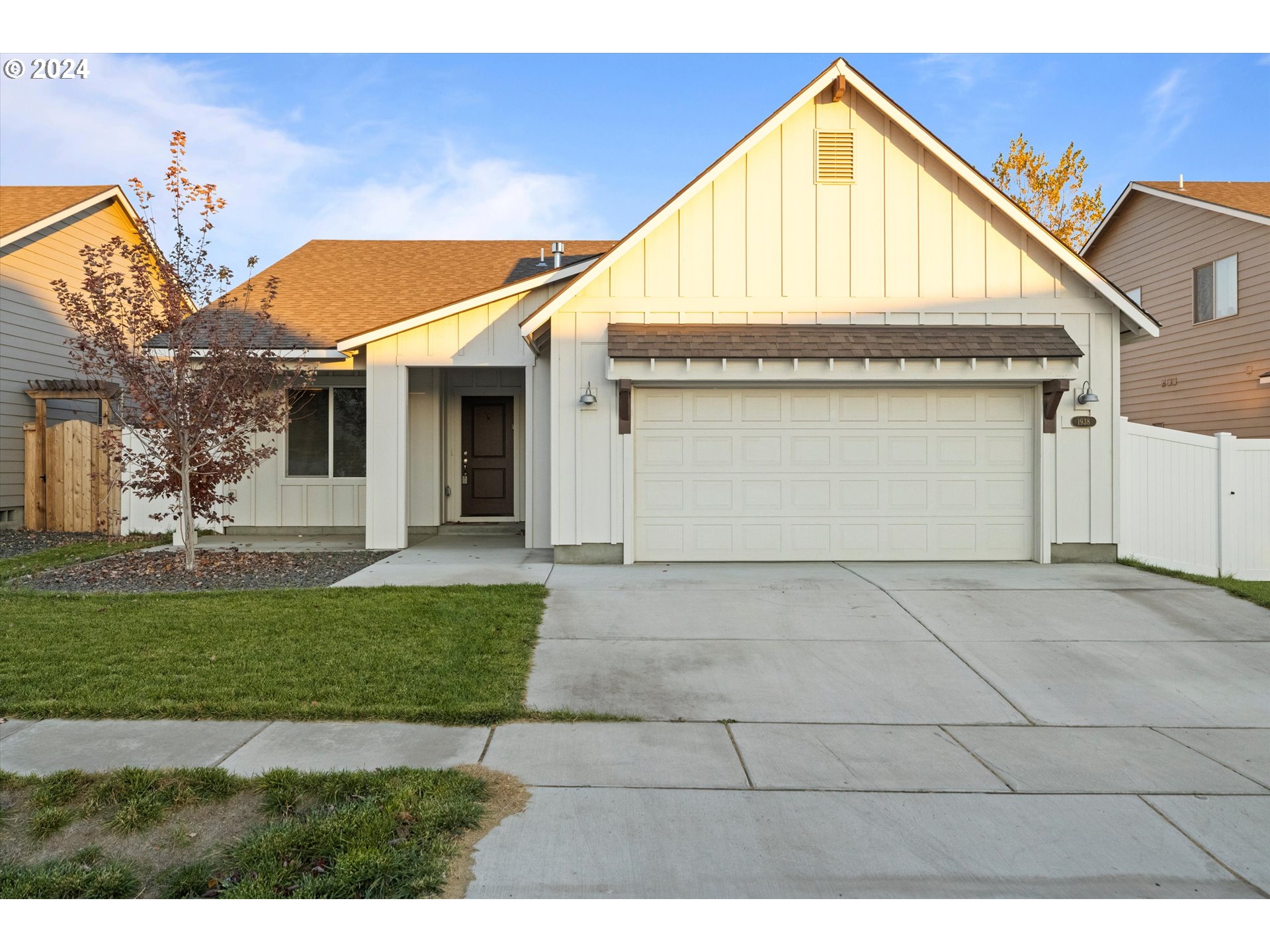 a view of backyard of house and garage