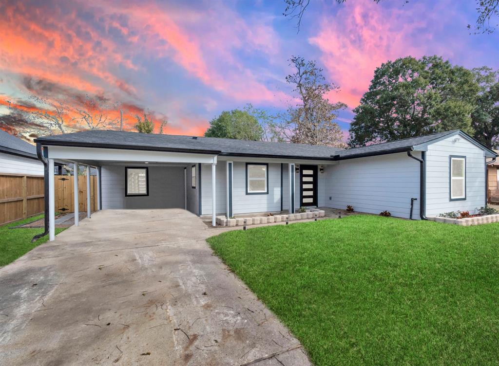 This delightful residence showcases a chic exterior, featuring a well-maintained facade complemented by meticulously landscaped surroundings.