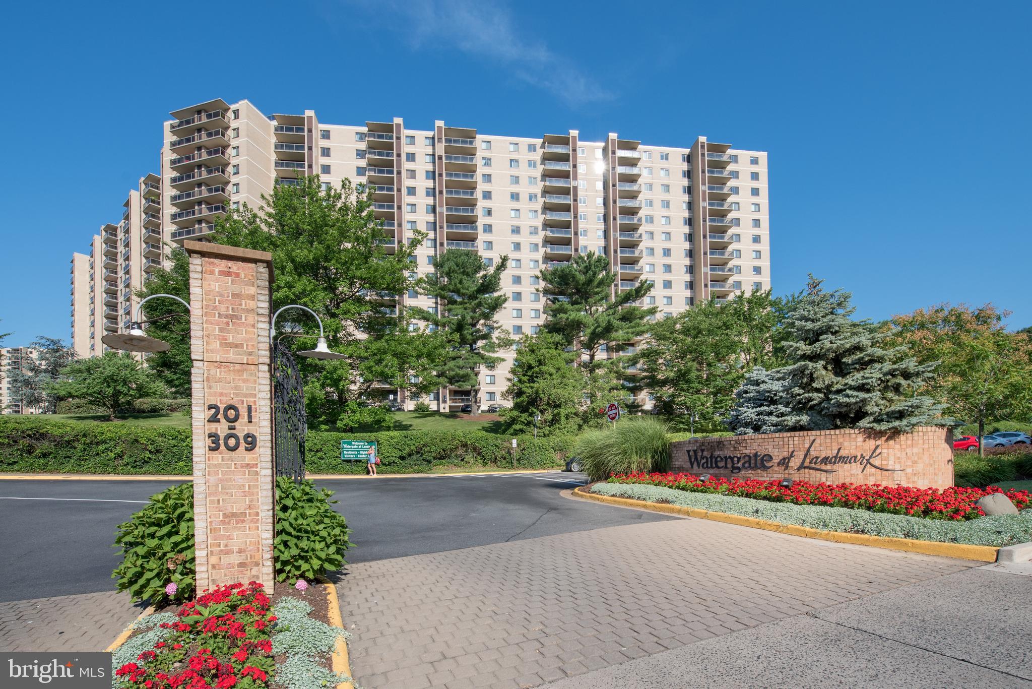 a building view with outdoor space