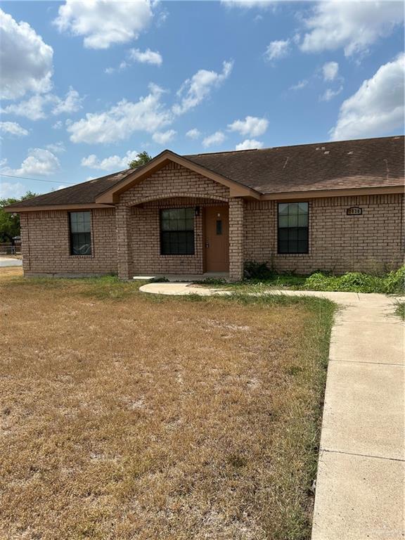 Ranch-style house featuring a front lawn