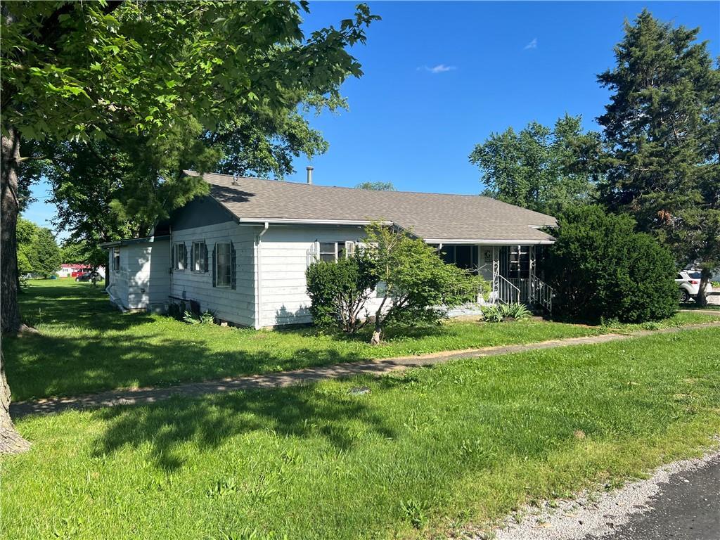 a view of a house with a yard