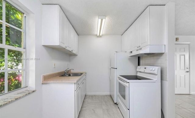 $2,000 | 900 Northeast 26th Street, Unit 9 | Wilton Manors