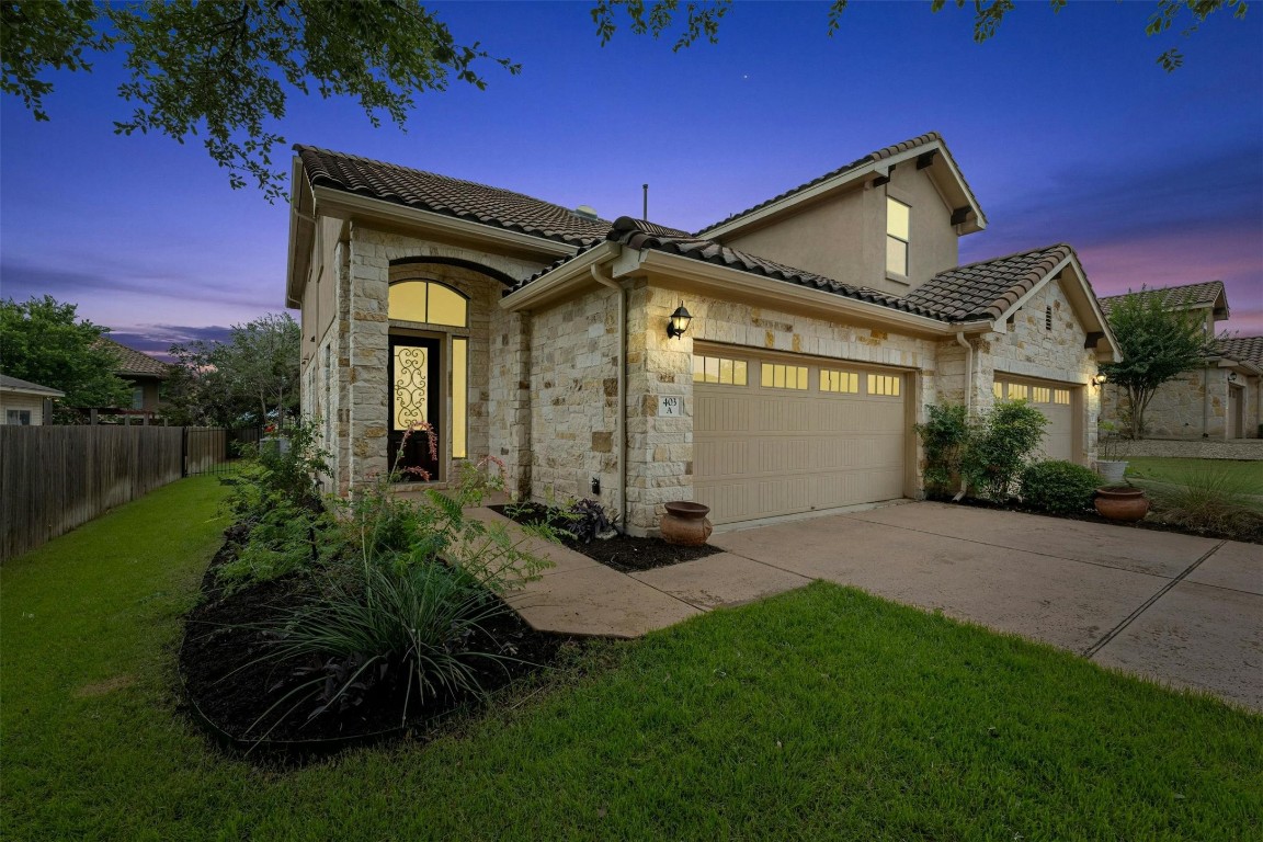 a view of a back yard of the house