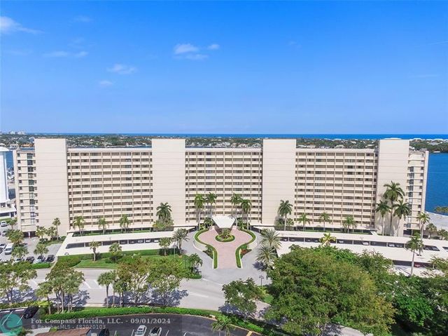 $520,000 | 136 Lakeshore Drive, Unit 10 | Old Port Cove