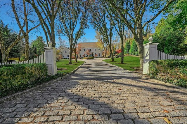 $2,995,000 | 12 Knutson Court | Lloyd Harbor