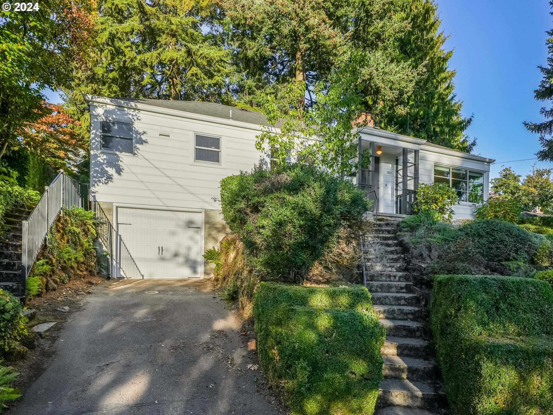 a view of a house with a yard