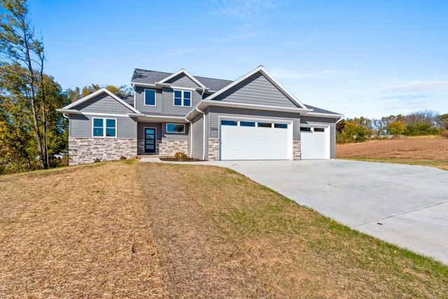 $599,990 | 3096 South Sandstone Court | Westside Green Bay