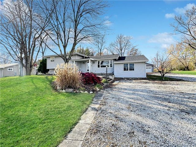 $299,500 | 4847 Lake Road | Mattoon Township - Coles County