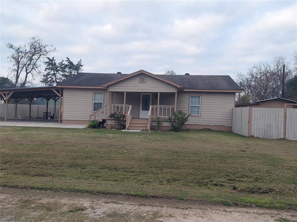 Wow! What a find in the town of Hempstead  Tx. Single story 3 bedroom and 2 baths.