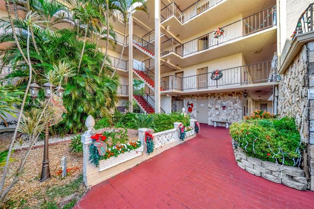 $139,000 | 2801 Somerset Drive, Unit 215 | Lauderdale Lakes East Gate