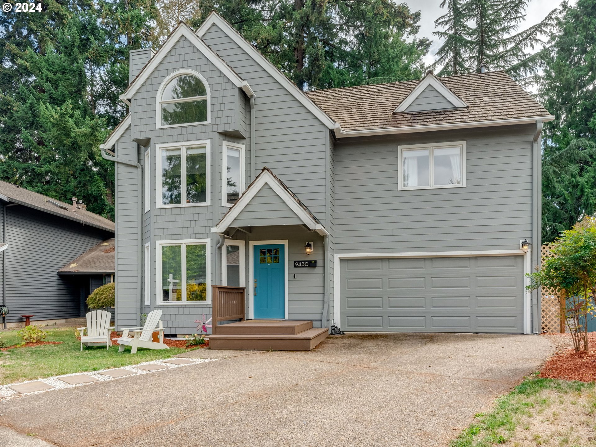 a view of outdoor space yard and front view of a house