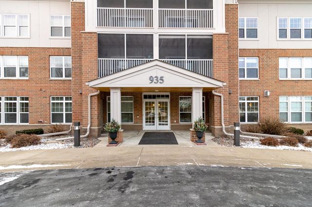 $200,000 | 935 Ferndale Street North, Unit 210 | Beaver Lake