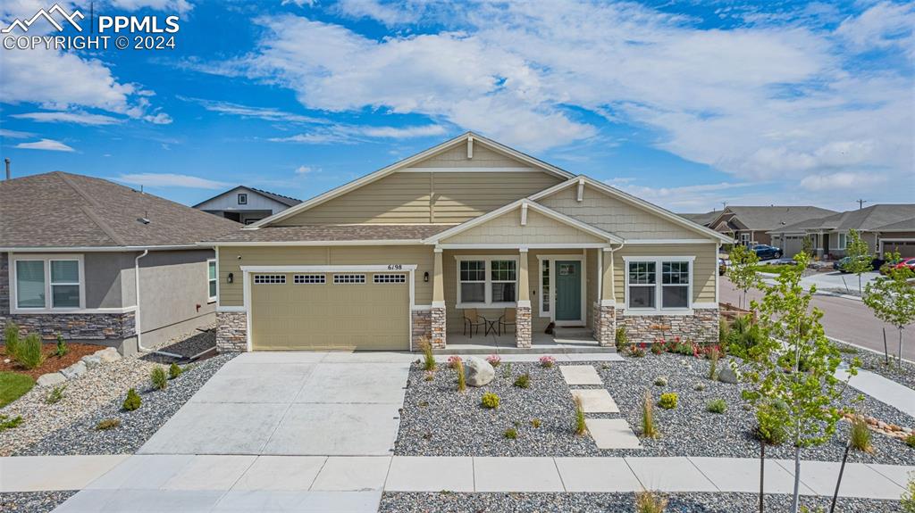 Craftsman house with a garage and a porch