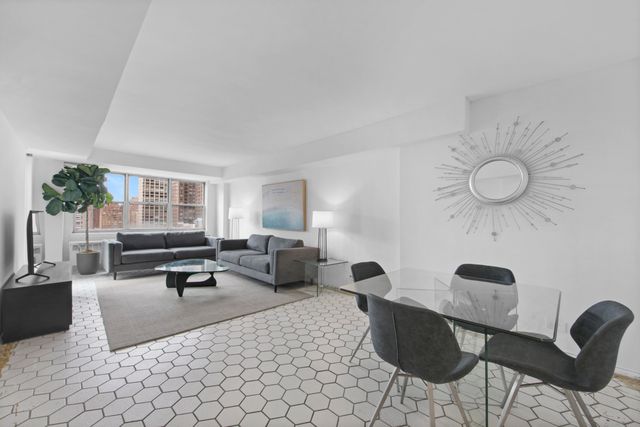 $999,000 | 300 East 71st Street, Unit 17M | Lenox Hill