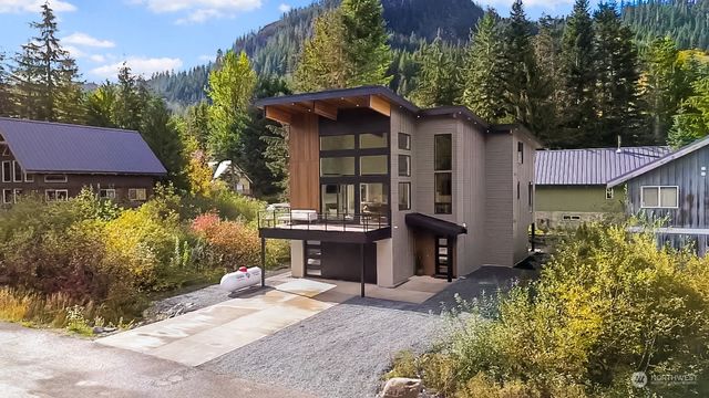 $2,680,000 | 811 Hyak Drive East | Snoqualmie Pass