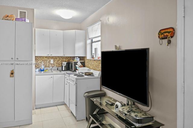 $1,500 | 19310 Northwest 48th Court, Unit RIGHT | Carol City