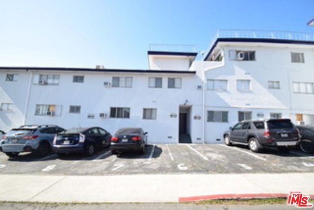 $4,200 | 1940 Carmen Avenue, Unit PH | Hollywood Hills East