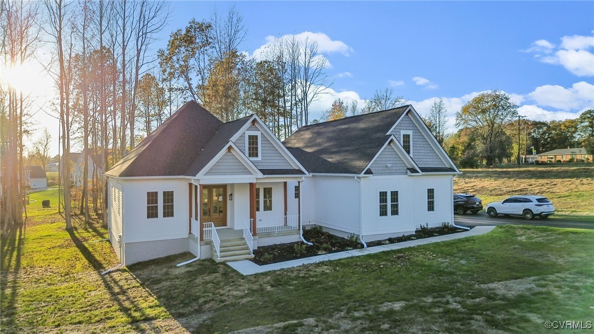 View of front of house featuring a front lawn