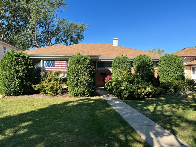 $425,000 | 1128 Seymour Avenue | Des Plaines