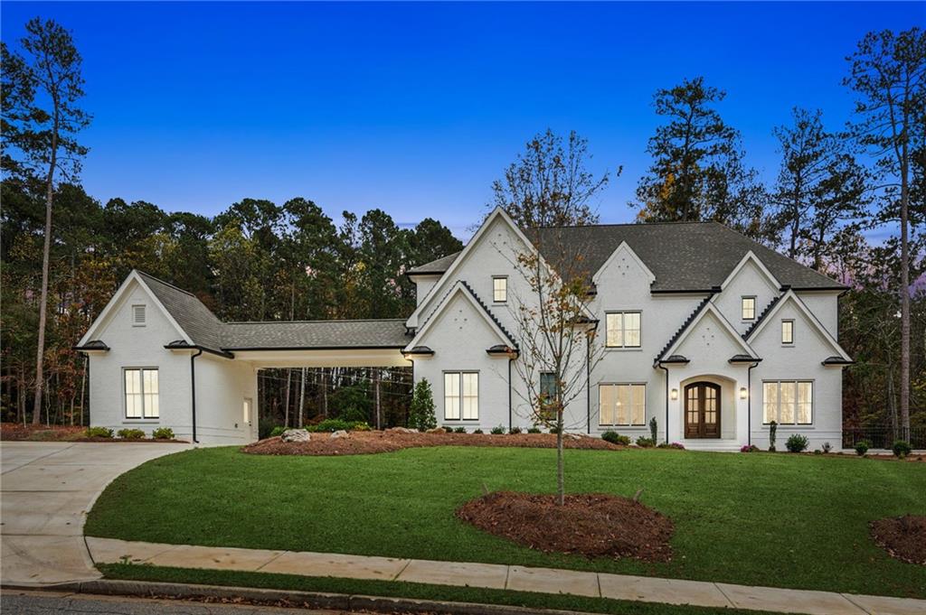 a view of a yard in front of house