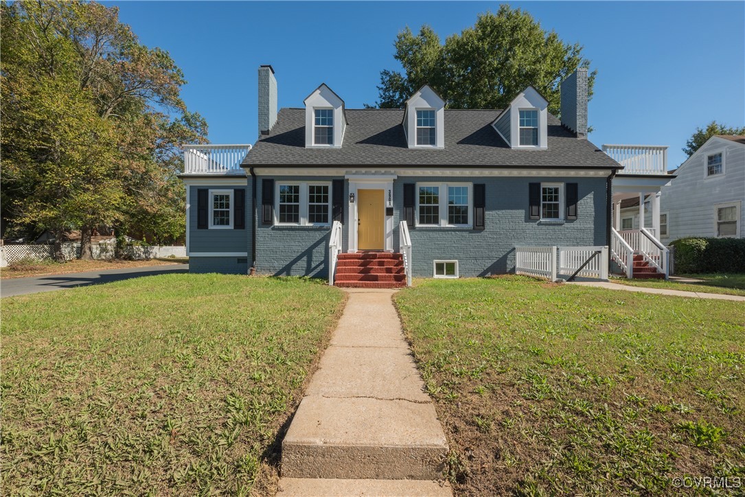 a front view of house with yard