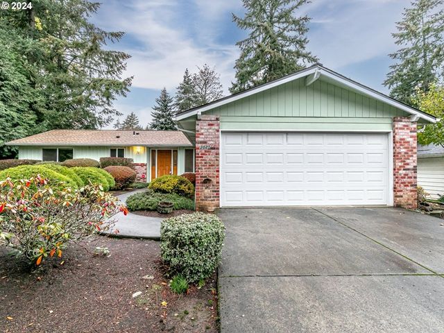 $485,000 | 2025 Southeast Spruce Avenue | Gresham Butte