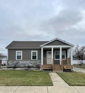 a view of house with a yard