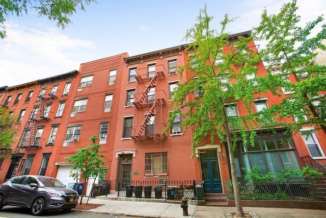 $2,700 | 192 Sackett Street, Unit 4R | Carroll Gardens