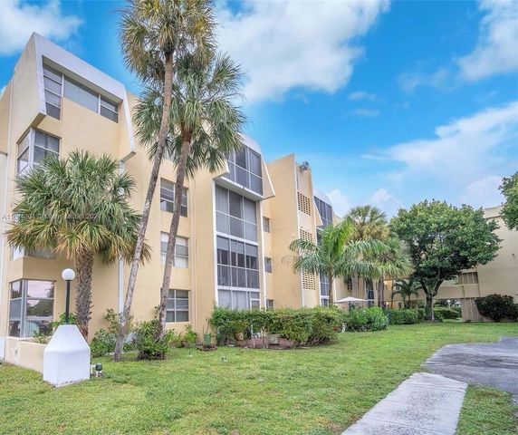 $160,000 | 950 Northeast 199th Street, Unit 2A | Ives Estates