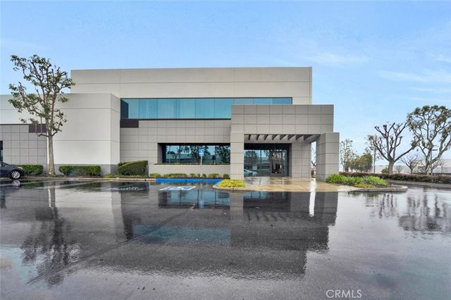 $3,000,000 | 28 Hammond, Unit C | Irvine