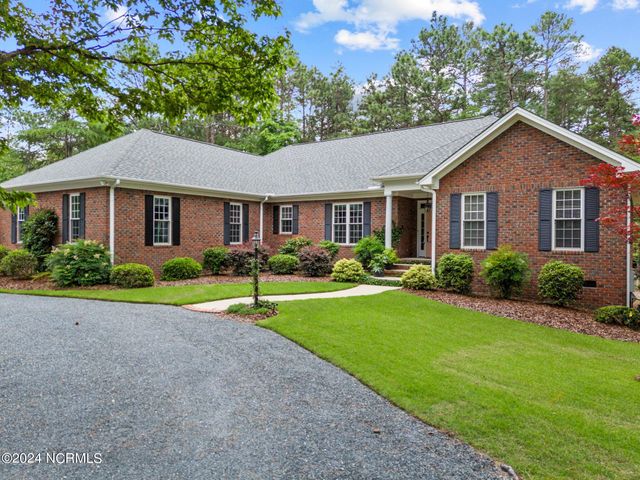 $899,999 | 395 Donald Ross Drive | Pinehurst