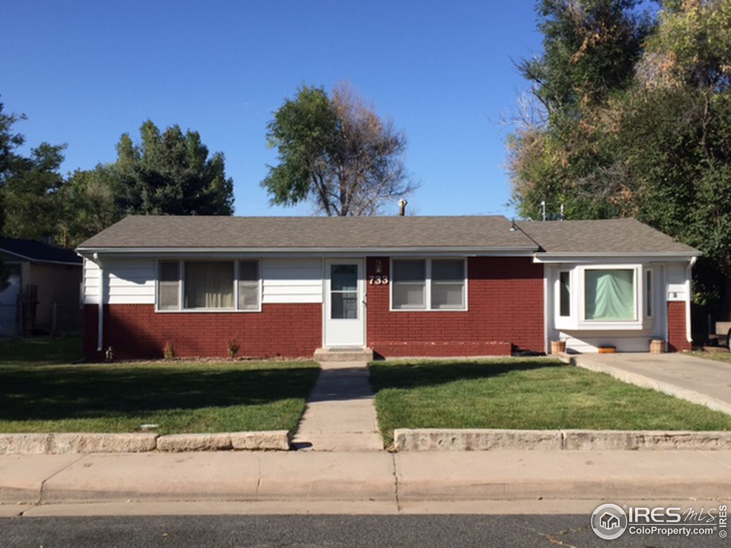 front view of house with a yard