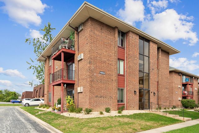 $164,900 | 15832 Terrace Drive, Unit 3N | Oak Forest