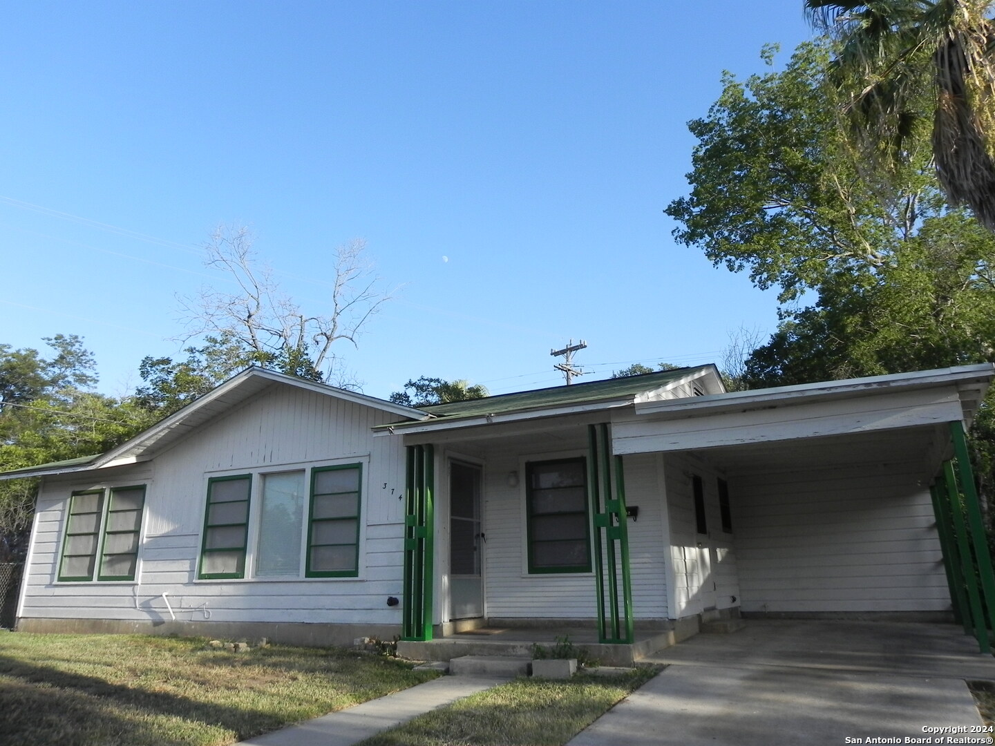 a view of a house with a small yard and plants