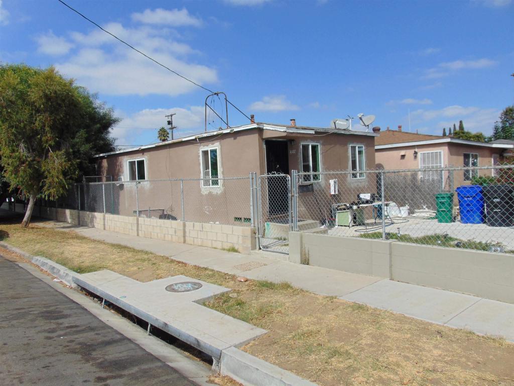 a view of a house with backyard and sitting area