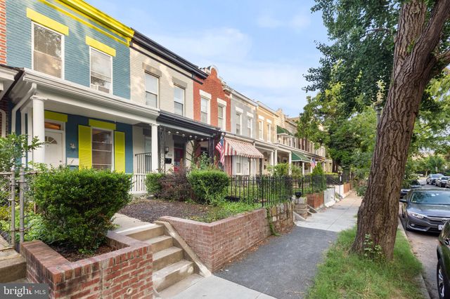 $3,500 | 225 14th Place Northeast | Capitol Hill