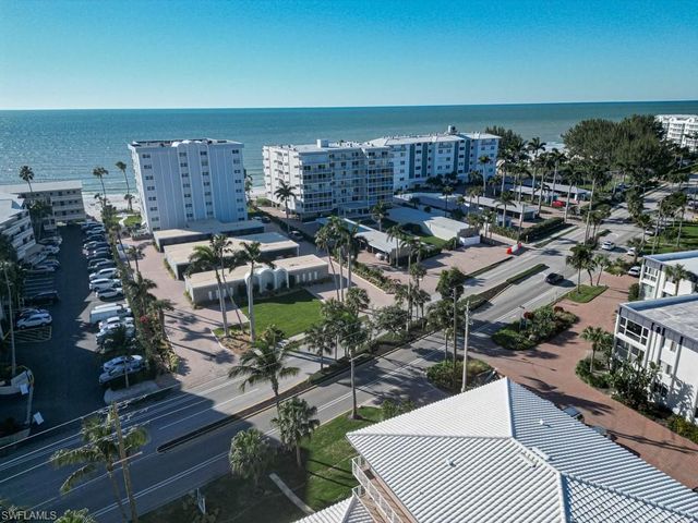 $9,450 | 1910 Gulf Shore Boulevard North, Unit 204 | Moorings