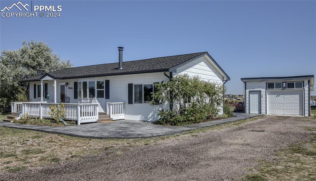 Beautiful Rancher with Detached Garage!