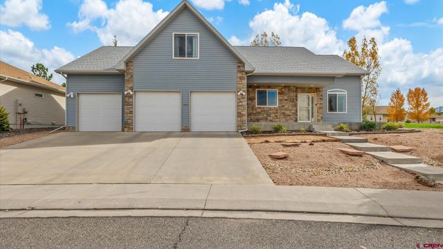 $549,000 | 3250 Wheat Grass Drive | Montrose